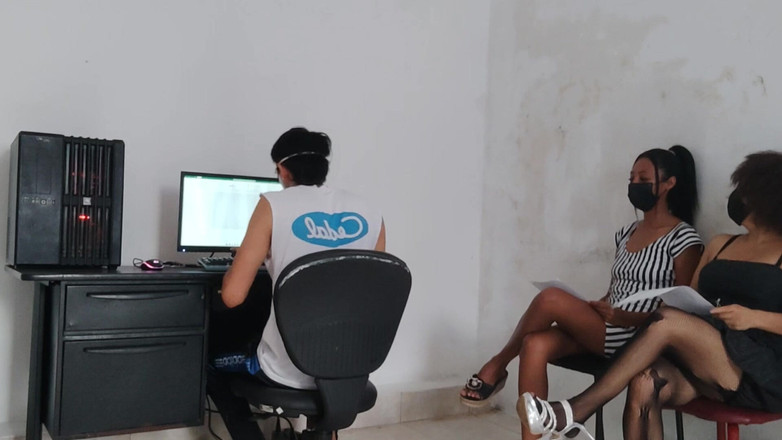 NEGRITA SEXY: Керівник відділу кадрів спокушає нових секретарок, які прагнуть