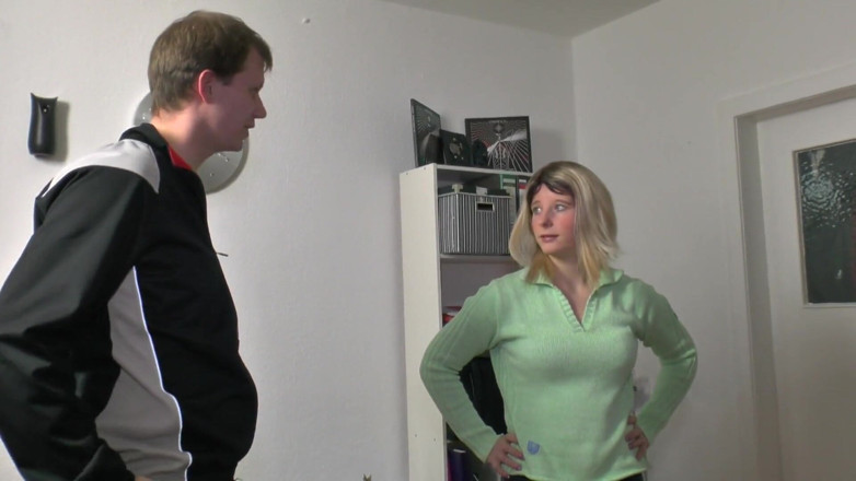 MMV Deutschland Porno: Istri bertato pantat besar baru saja datang ke tetangganya untuk...