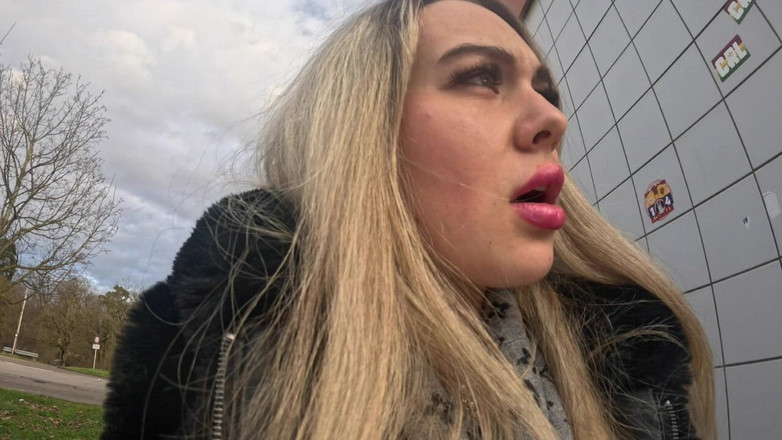 Beverly peach: Mein Geilster Piss Auf Der Öffentlichen Toilette!