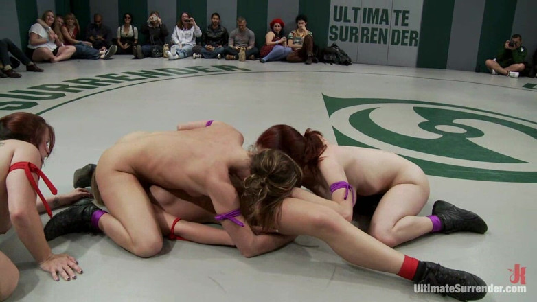 Ultimate surrender by Kink: Rd2 Rib crushing Scissor hält Kopfsperren Fingerpenetration während des Wresting.