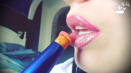 Goddess Misha Goldy: Hookah fumando y fetiche con lápiz labial