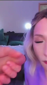 Real rubia trans esposa chupa grande polla