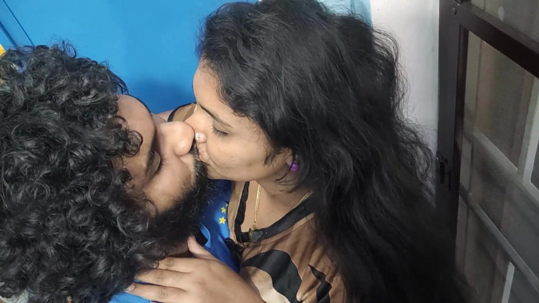 Vaigavarun45: Desi Indian Malayali Couple Nighty Hard Fuck in Bedroom