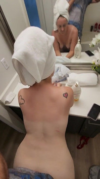 Doccia si intrufola per una lozione scivolosa amore: sesso bollente in bagno