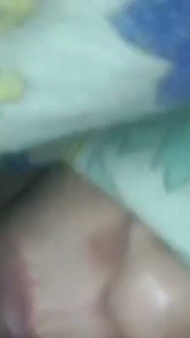 Sexgarl84: لقطة مقربة لمهبل عار ممدود بيدها وصورة ساخنة