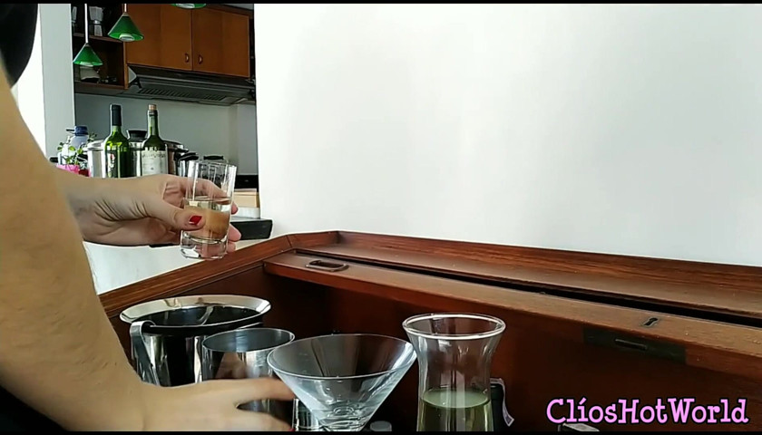 I prepare delicious urine soda, my dirty pee Martini