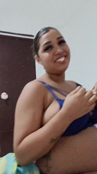 Abang tiri saya menjadi miang dengan mengambil beberapa gambar seksi saya dan minta saya berkongkek dengannya