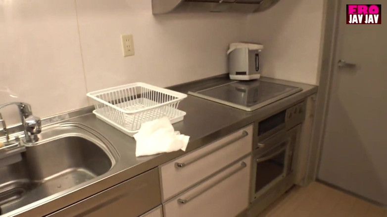 Eros-JavJav: ビッグフーディー誘惑:自宅での合意の上でのラブストーリー -第1話