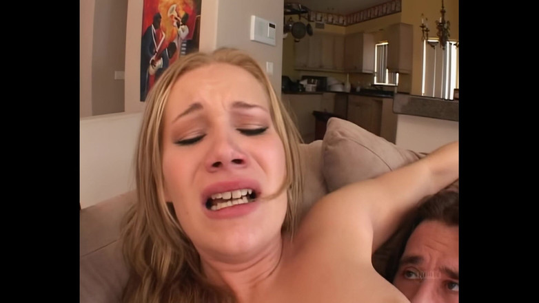 Blitzporn: Katie Ray bere velký penis v jejím malém zadku