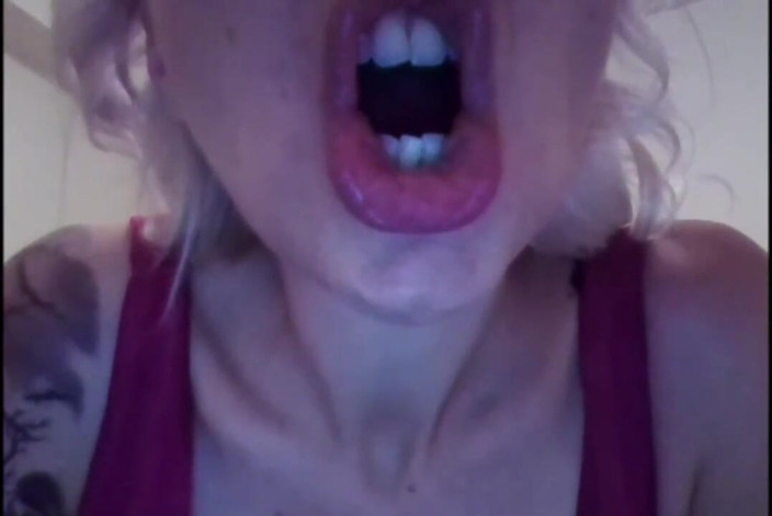 savannahamatoriale: Hermosa cara, pero dientes podridos!