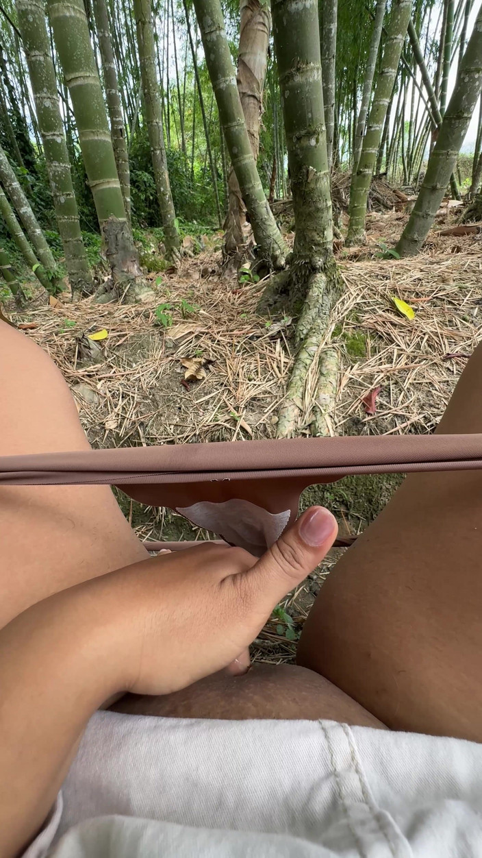 EMY_AND_JONH: Jestem niegrzeczną dziewczyną, naprawdę lubię czuć palce w mojej wielkiej...