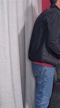 Cewek ini lagi asik fingering memeknya pakai sparowdox