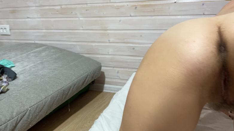 Hairy couple: Fata cu părul roz seduce un străin și el ejaculează în vaginul...