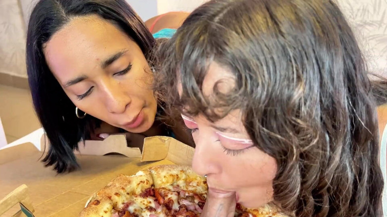 Leyne Rodriguez: 2人のエッチなふしだらな女とのガールズナイトがピザ男との3Pに変わる
