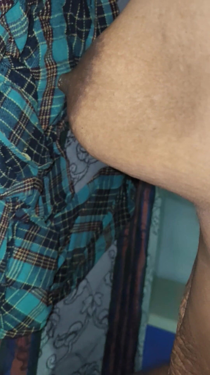 X videos: Moglie gioca con le tette