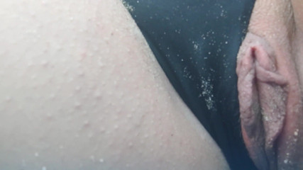 Putarankahotmilf: Secret pissing at the beach