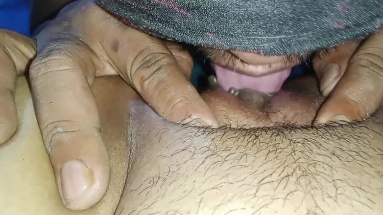 Babang endut: MILF lízání kundičky klitorisu