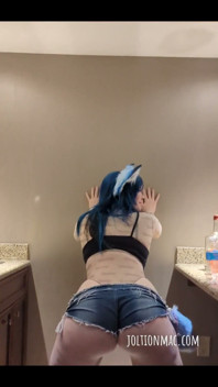I love how the hotel lighting hits my pussy 