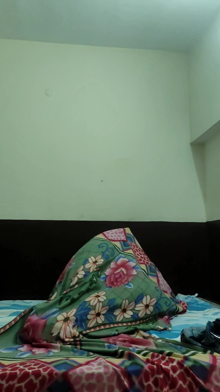 Hindiaudioadda1: प्रेमी चुपके से बेडरूम में मजा ले रहे हैं