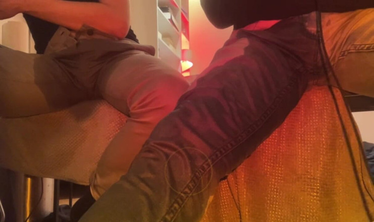 AmateurBoysPissing: 2 Ragazzi Di Coinquilini Amatoriali Che Bagnano I Pantaloni in...