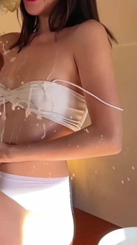 I fulfill all your wet, dirty and messy fetishes 