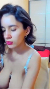 Myla_angel thích thể hiện cái móc treo nặng đô của mình khi cô ấy ở nhà một mình!