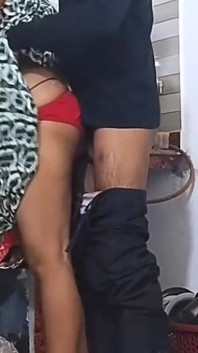 Une bhabhi desi était seule à la maison quand son beau-frère l’a baisée