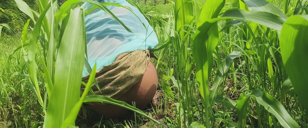 Racing: La cognata ha mostrato la sua figa nei campi e...