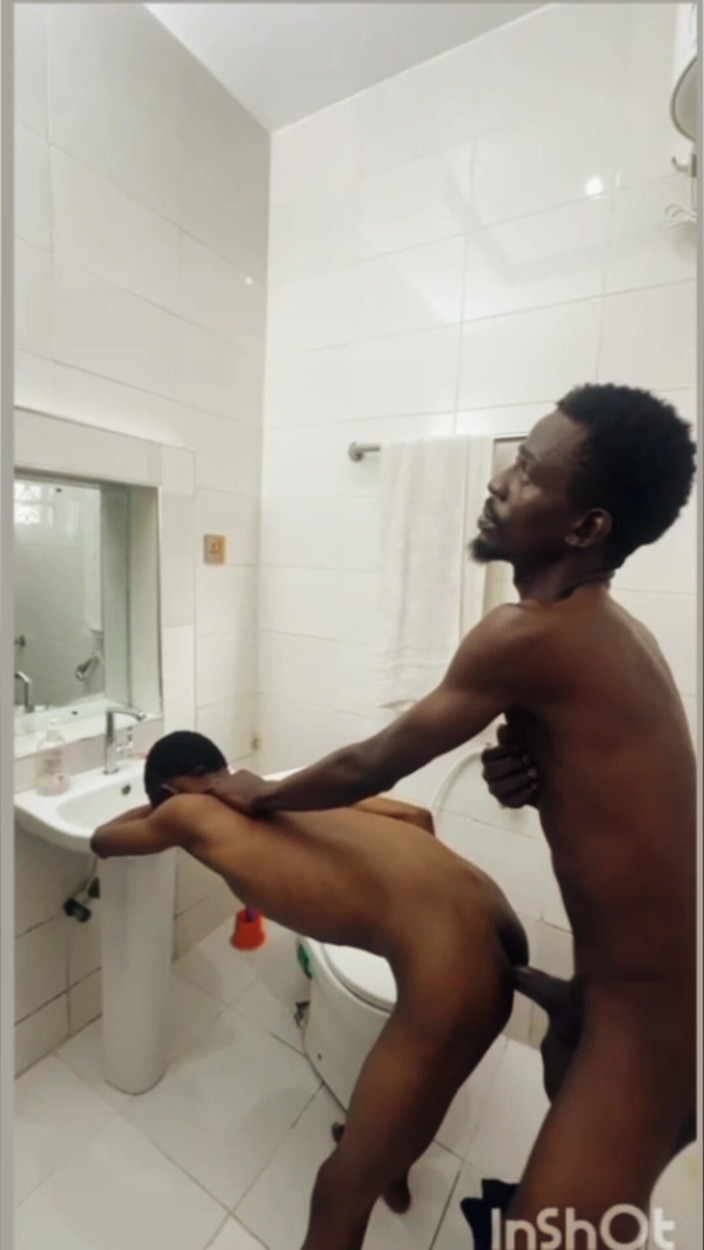Black shooterr: Ele Está Apaixonado Por Paus Grandes, Ele Pode Suportar?