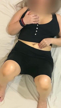 마누라의 집에 없는 동안 결혼한 배다른 아들을 집으로 방문하는 엄마