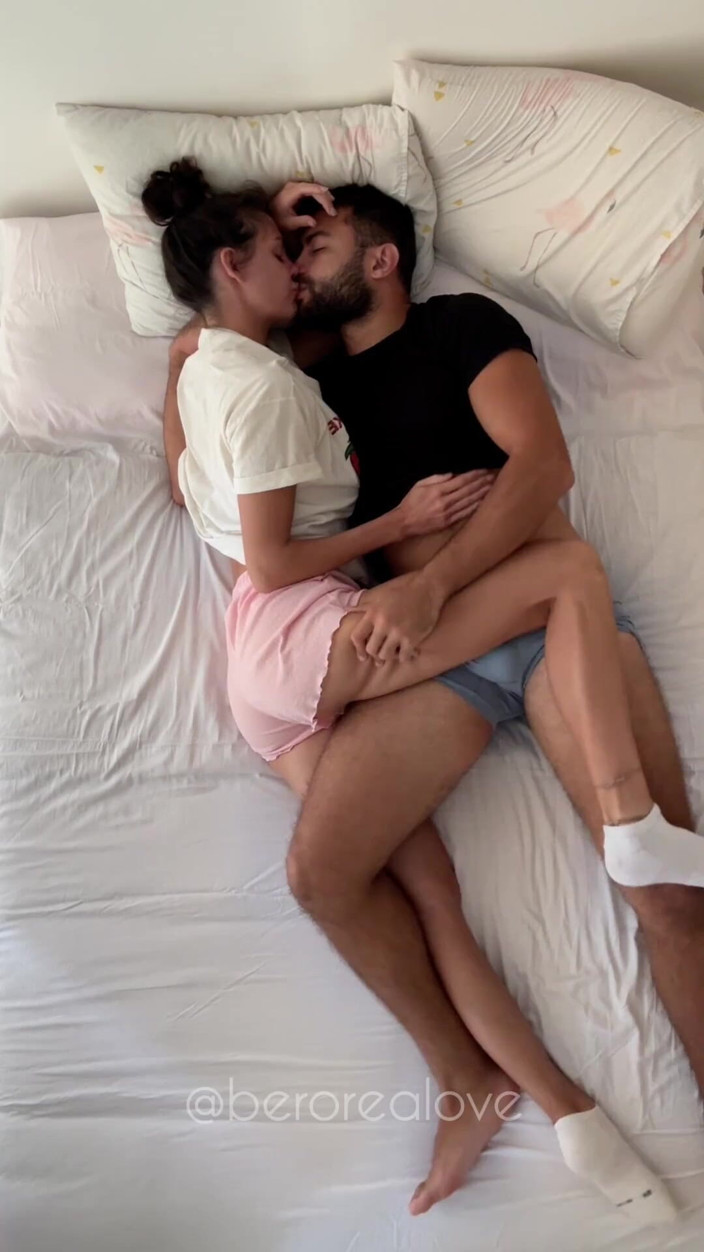 berorealove: Her şeyin ıslanmış olduğunu hissediyorum
