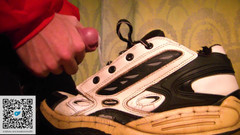 Sneakersmax98: Kompilasi crot sperma di sepatu kenyal bagian 1