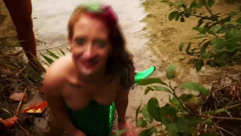 Cumbizz: Holandská teen spermaid polyká přes 15 dávek.