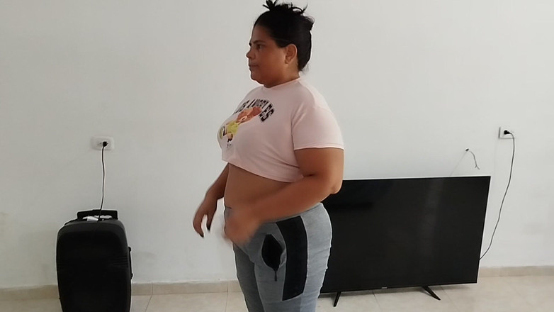 Adribella69: J’ai été engagé pour nettoyer la maison et j’ai fini par...