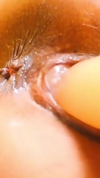 Awek latina bertetek besar bernganga pepek buatan sendiri dan dildo besar bermain sudut pandangan pertama