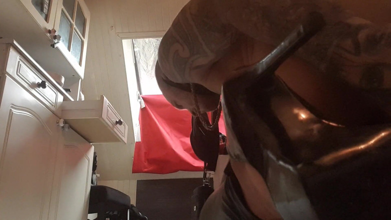 Latex cd kata: สาวข้ามเพศเล่นควยปลอมยาวยักษ์