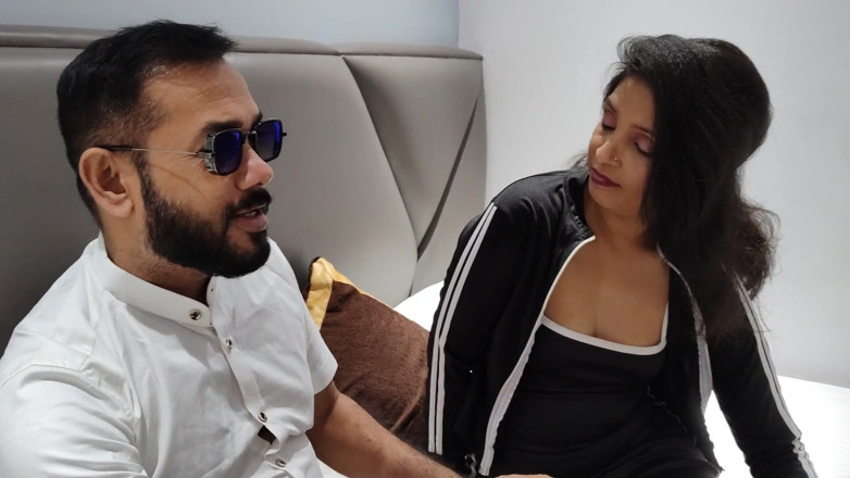 Anjalisingh_sexy: Seorang lelaki memanggil setiausahanya di biliknya dan dikongkek, video tegar