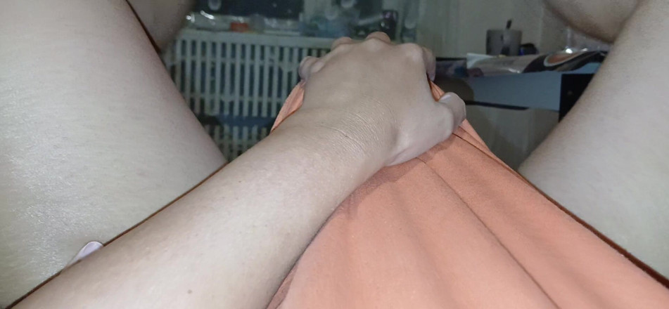 Lesbian-candys: Tişörtümün altında komşumu ağzından sikiyorum