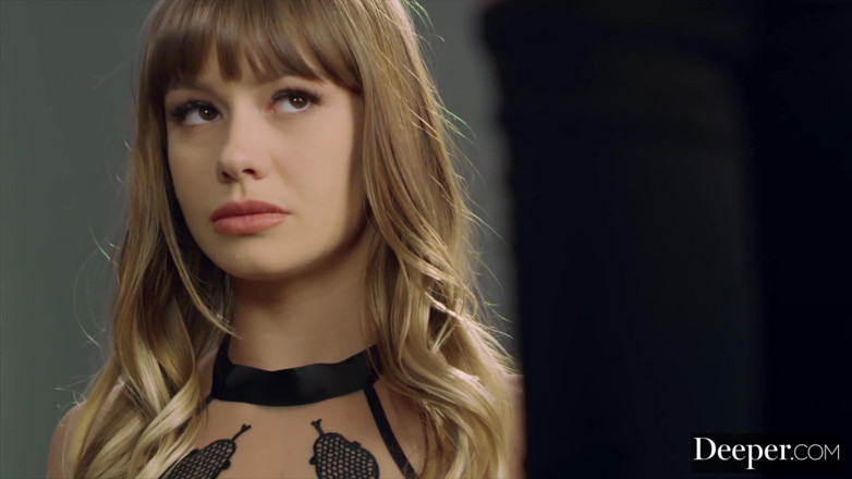 Deeper: Derin. Naomi ve Ashley fotoğraf çekiminde yoğun üçlü seks yapıyor