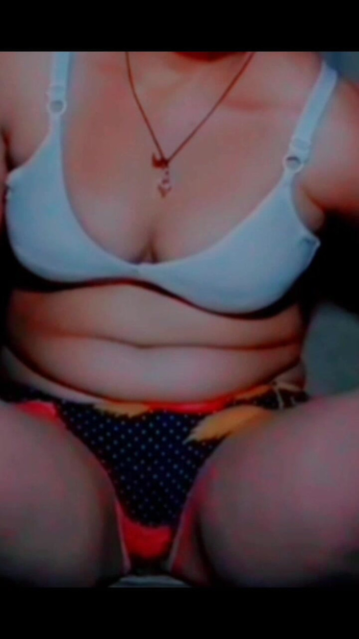 TricolorMusic3: Village caldo sexy tranquillo ragazza calda perfetta si masturba