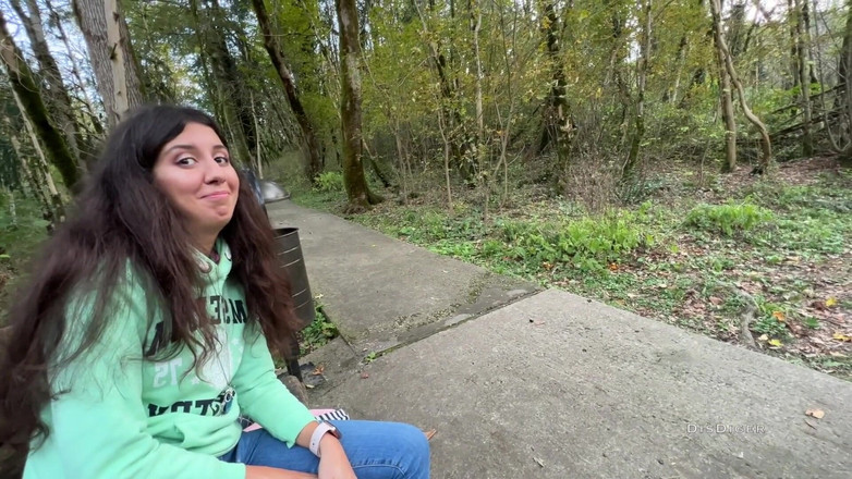 Dis Diger: Une promenade dans la forêt se termine par une baise...