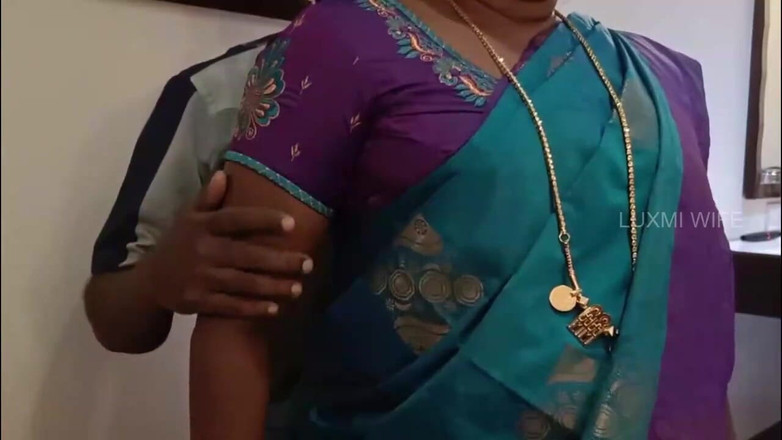 Luxmi Wife: Секс за аренду - владелец дома трахает жену в шелковой сари - эпизод 1