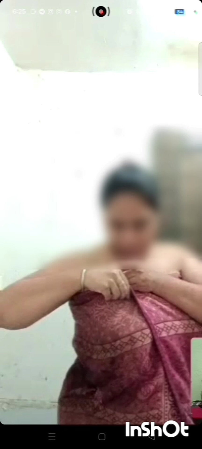 Sexgarl84: 妻がビデオ通話で楽しんだ