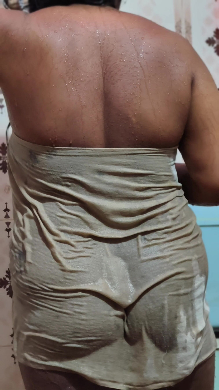Realmallucouplevlog: Salem Mallu dívka se koupe
