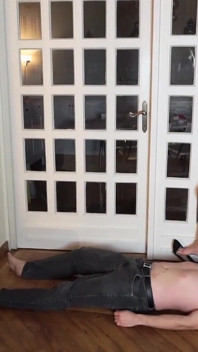 Pošlapávání dominance na vysokých podpatcích v sexy leopardích šatech