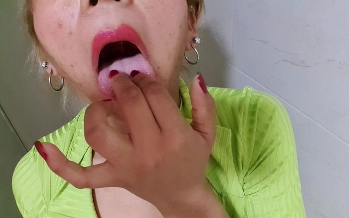 AgataDelphine: 我喜欢吮吸我的手指