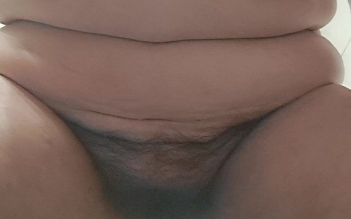Mommy big hairy pussy: सौतेली मम्मी चूत की सफाई करती है, यह गंदा था