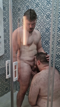 Oso Corpulento Se Mete En Mi Ducha Y Acaba Follando Mi Culo Gordo Y Peludo