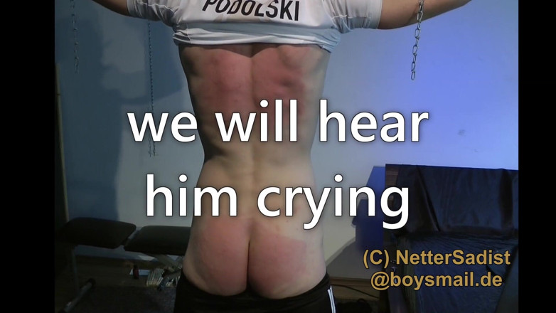 Coole Boys: Whipping a guy in soccer gear