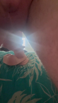 Vindo com um pau enorme na minha bunda